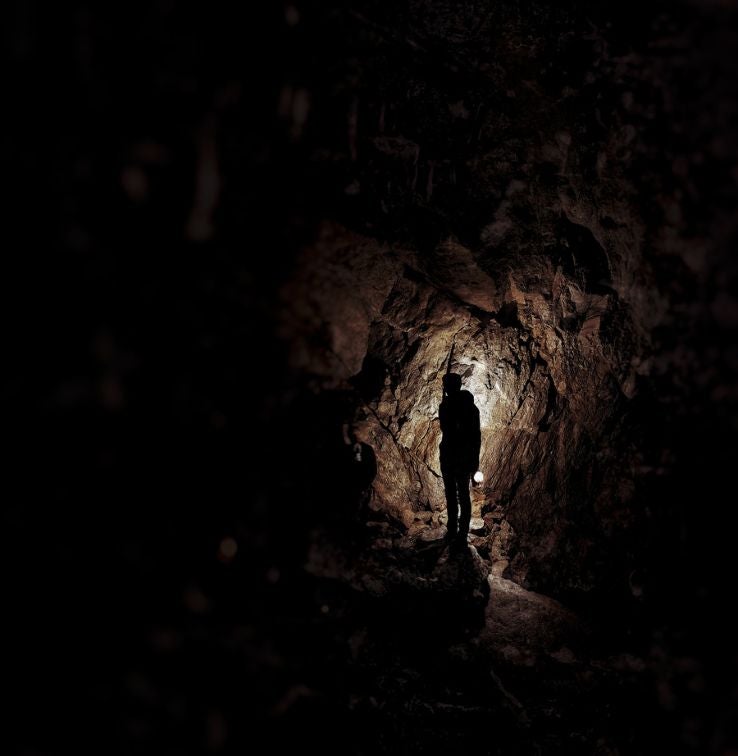 Danger d'être frappé par une roche en mine souterraine