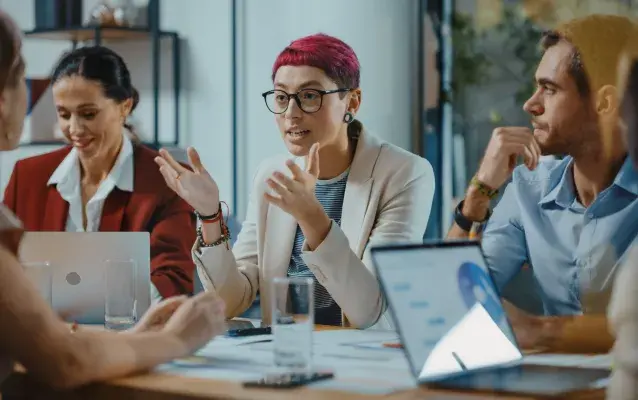Contagion émotionnelle au travail : une gestionnaire en réunion