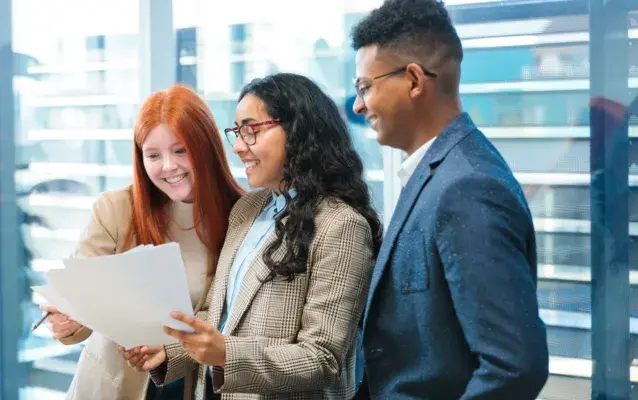 Des jeunes travailleurs en stage en entreprise
