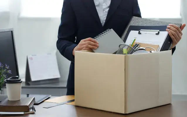 personne qui quitte emploi