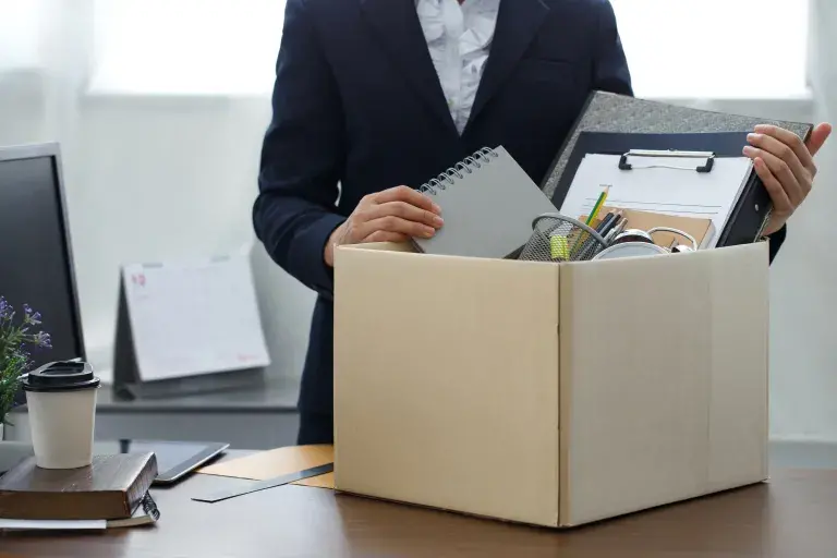 personne qui quitte emploi