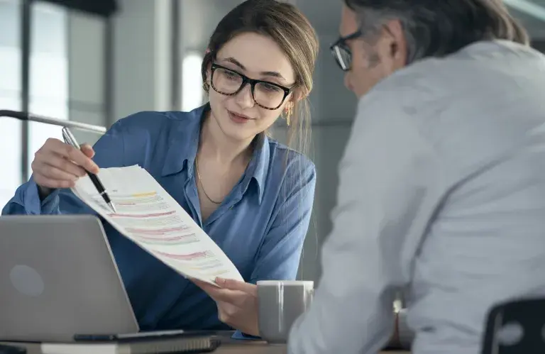 Concept de conseiller commercial personnes discussion