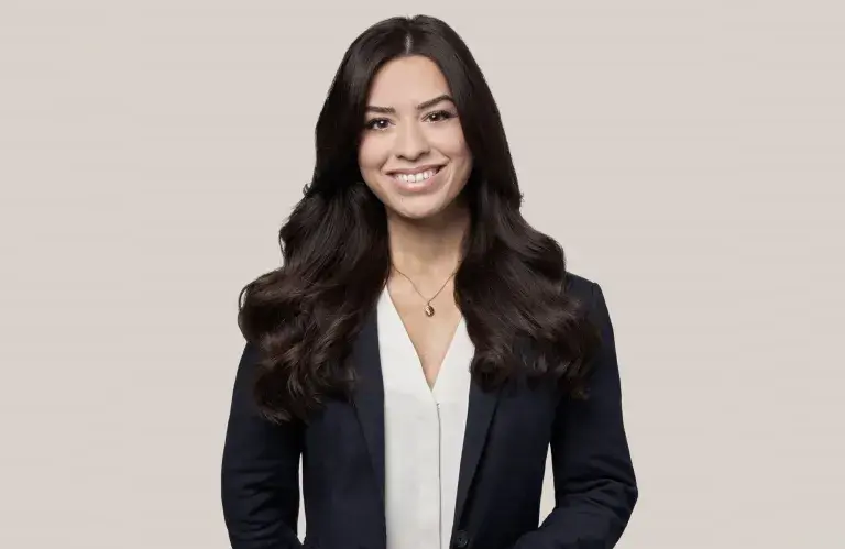 Me Deborah Furtado est avocate au sein du groupe Travail, emploi et droits de la personne