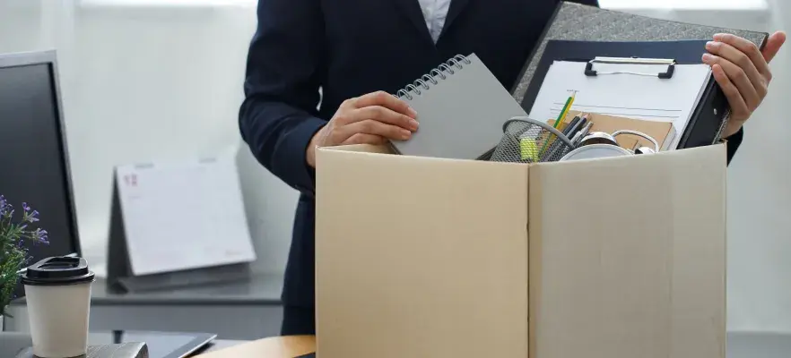 personne qui quitte emploi